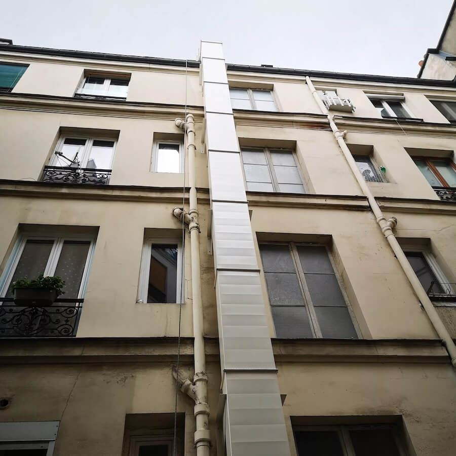 vertical-façade-maintenance-installation-conduit